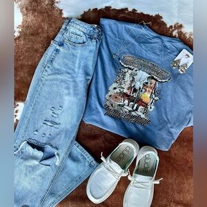 Sun To Me Graphic Tee